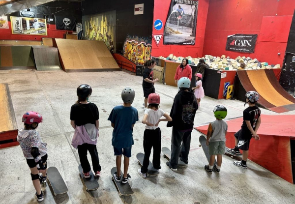 Beginner Skateboarding Lesson incl. Helmet & Skateboard - Option for All Day Entry Pass to Sonsk8 Indoor Skatepark
