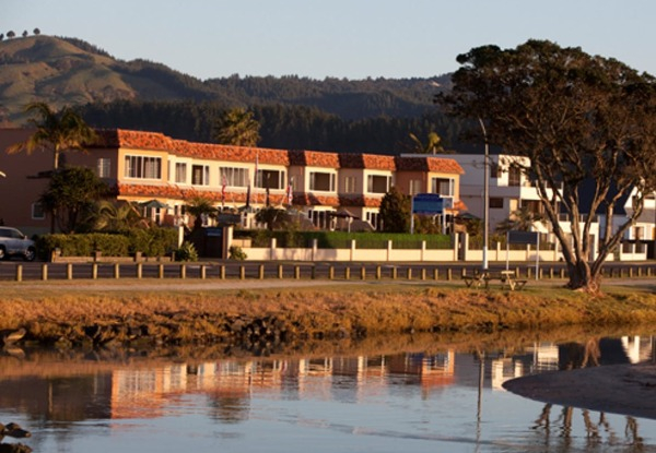 Four-Star, One-Night Whitianga Getaway in a Studio Room for Two People incl. Late Checkout & Daily Cooked Breakfast at Espy Cafe - Options for One Night in a One Bedroom Apartment