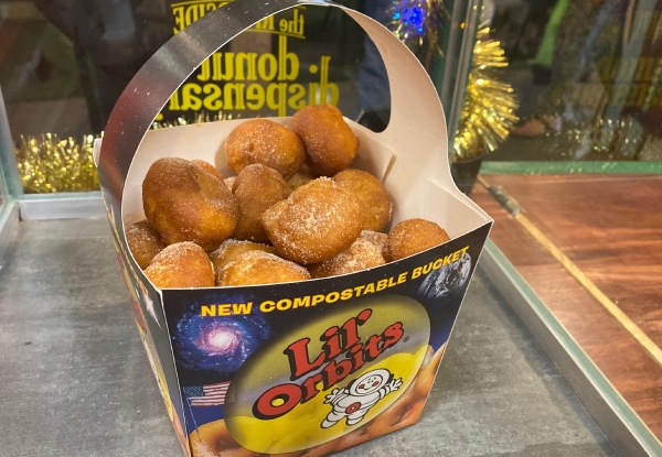 Hot Donut Bucket with 40 Cinnamon & Sugar Mini Donuts incl. Two Dipping Sauces
