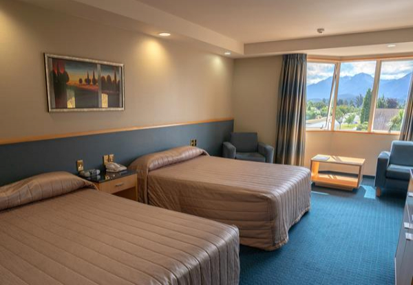 One-Night Four-Star Te Anau Stay for Two-People in a Deluxe Double/Twin Room incl. Cooked Breakfast, Late Checkout Wifi & Free Parking - Options for Two or Three Nights
