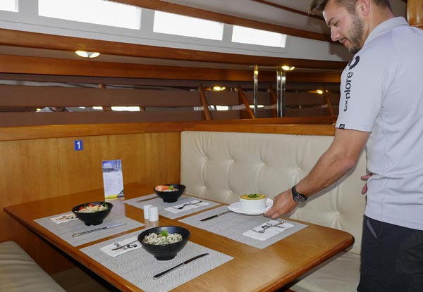 Auckland Harbour Dinner Cruise incl. Three-Course Dinner for One Adult with Options for Child or Two Adults