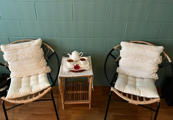 75-Minute Aromatherapy Massage incl. Complimentary Tea & Cookies for One Person - Option for Hot Candle Massage
