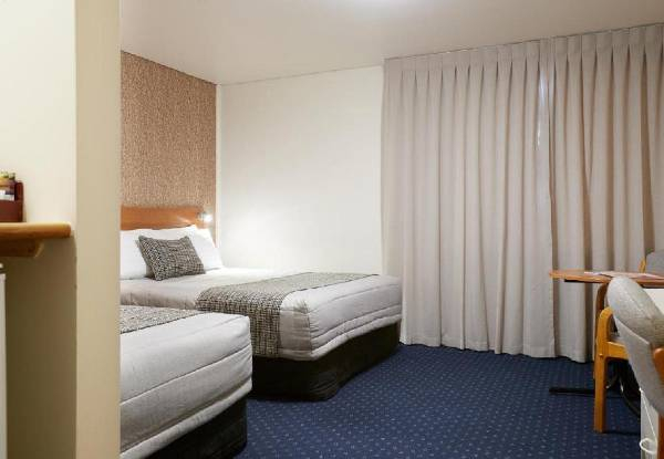 One-Night Stay at Ventura Inn & Suites Hamilton for Two People incl. Breakfast - Option for Standard Studio & Standard Suite