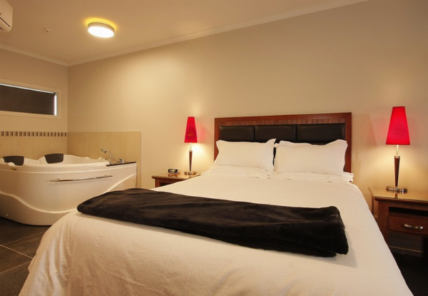 One-Night Stay in Palmerston North for Two People in a Studio Room with Spa incl. Chocolates, Continental or Cooked Breakfast, & Late Check-Out - Option for Two Nights