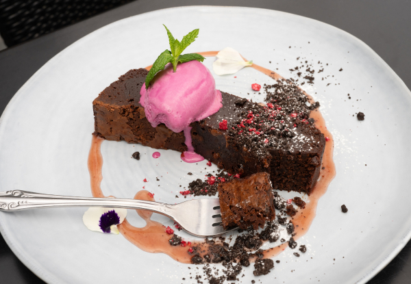 One-Night Christchurch Stay for Two People in an Executive Spa Room incl. Buffet Breakfast, $30 On-Site Dining Voucher at Jimmy's Bar & Restaurant, & Late Checkout
