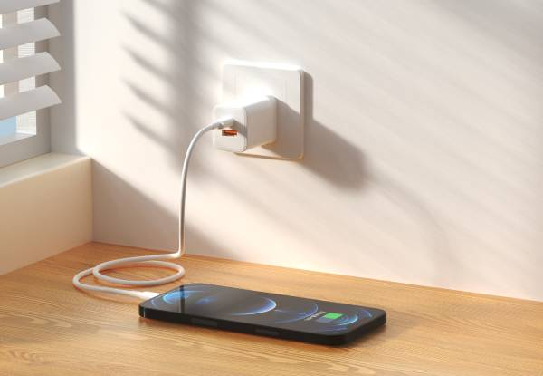 Titan 35W Ultra Fast Charger with USB-C & USB-A