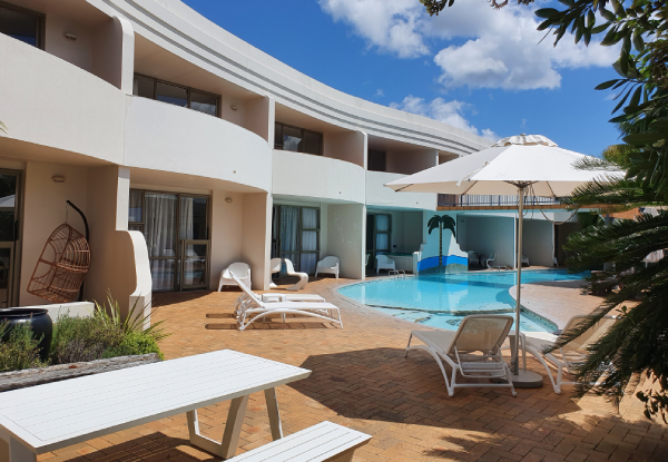 Relaxing Weekend Escape for Two in Whangamata incl. Private Hot Tub, Continental Breakfast & 11am Late Check-Out - Options for Two or Three Nights