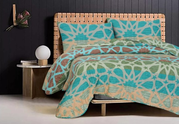 Oasis Bedspread Incl. Two Standard Pillowcases - Three Sizes Available