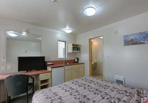 One-Night Hokitika Stay for Two people in a Studio Room incl. Continental Breakfast - Option for Two Nights