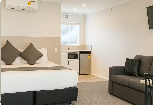 Stay, Park & Airport Transfer Package - Two-Night Superior Room Stay Near Auckland Airport, Plus Car Parking While You Travel, & Airport Shuttle - Options for up to for up to Five People