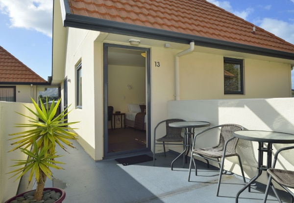 One-Night Stay for Two People in a Superior Studio in Gisborne incl. Continental Breakfast & Late Checkout - Option for Two Nights