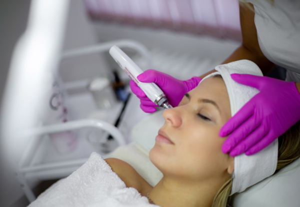 One Session of Skin Needling incl. LED & Vitamin Infusion for One Person - Options to incl. AHA Peeling or for Three Sessions - Two Locations Available