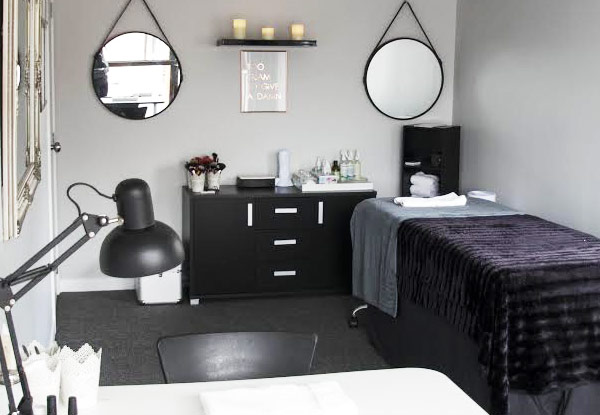 $18 for a Full Body B Gorgeous Spray Tan or $31 for a Gel Manicure & Eyeworks Package