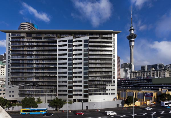 One-Night Weekend Auckland Stay in a Studio for Two People incl. Parking, Late Checkout & Wifi