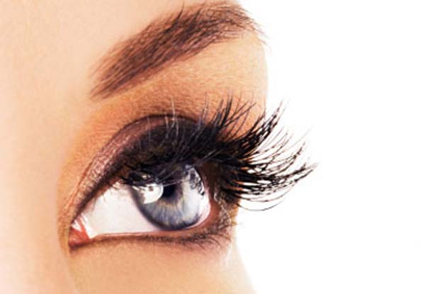 $39 for Natural Eyelash Extensions or $45 for a Glamorous Set – Both Options incl. Collagen Eye Mask