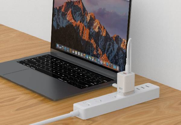 Titan 35W Ultra Fast Charger with USB-C & USB-A