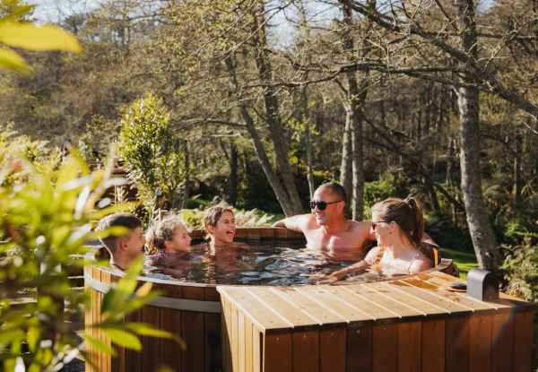 45 Min Secluded Hot Tub Experience Surrounded by Native Bush for Two People