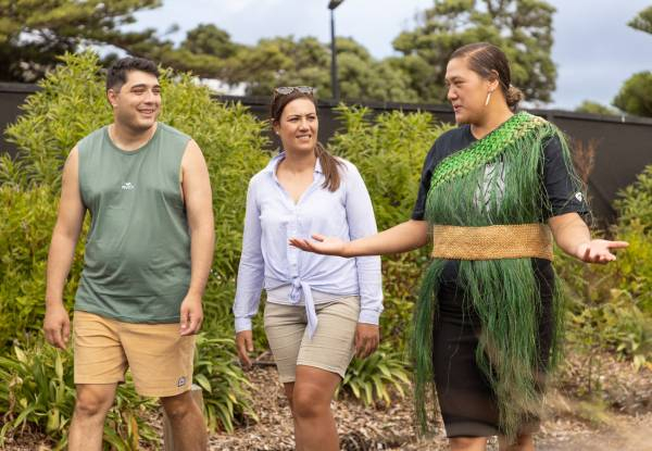 Walk in the Footsteps of Kupe: 60-Minute Interactive Multi-Sensory Guided Tour - Options for Two Adults or Family of Four