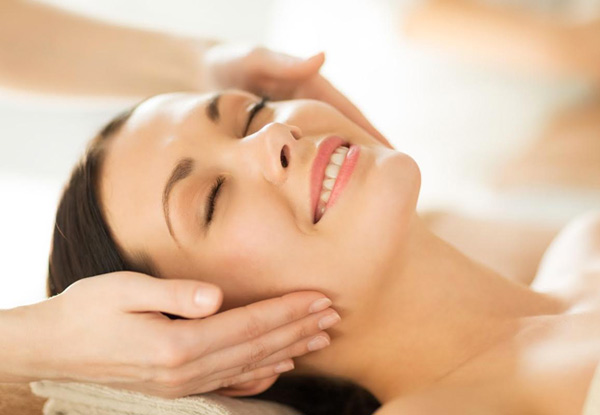 Ultimate Pamper Package incl. Anti-Aging Facial, Neck & Shoulder Massage with Mask & a Scented Candle as a Gift