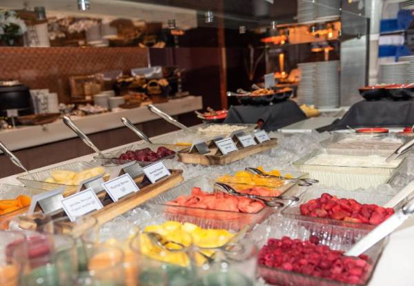 Auckland Break Getaway for Two incl. Daily Cooked Breakfast, Free Parking, Late Check-Out & Gym Access - Option for a Family Getaway for Two Adults & Two Children