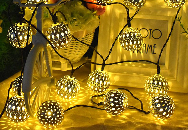 20-LED Moroccan Globe Ball Solar Fairy String Lights - Two Colours Available