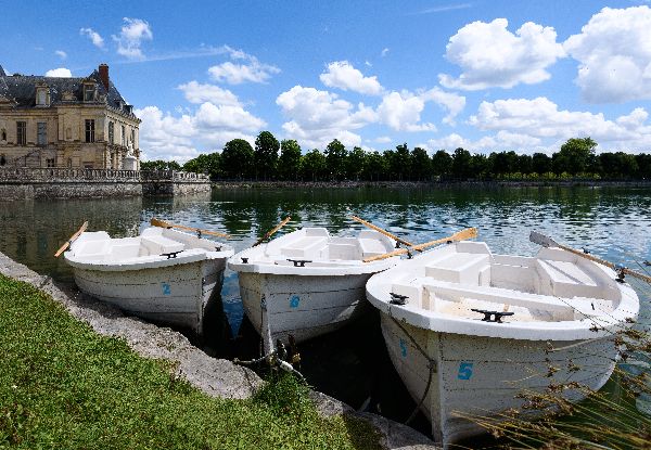 Per-Person, Twin-Share Six-Night Cruise Along the Canal De Bourgogne France, incl. Boutique Barge Accommodation, Premium Transport, Main Meals, Sight-Seeing & Historical Site Visits
